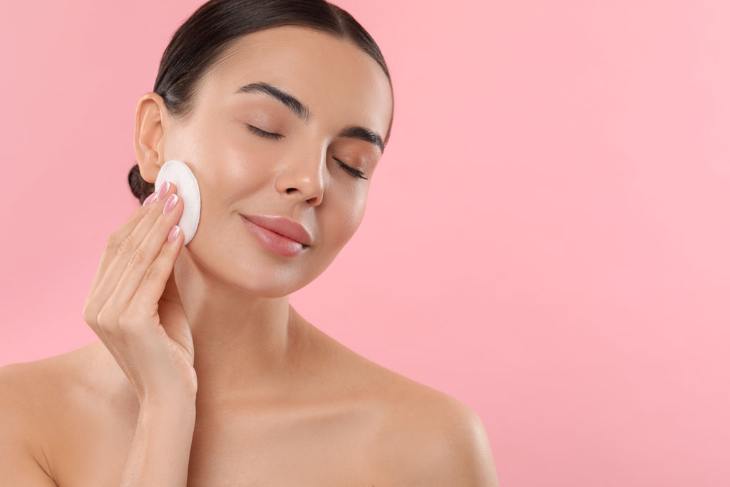 Navigating The Oily Skin Dilemma: Unveiling Causes And Proven Treatments