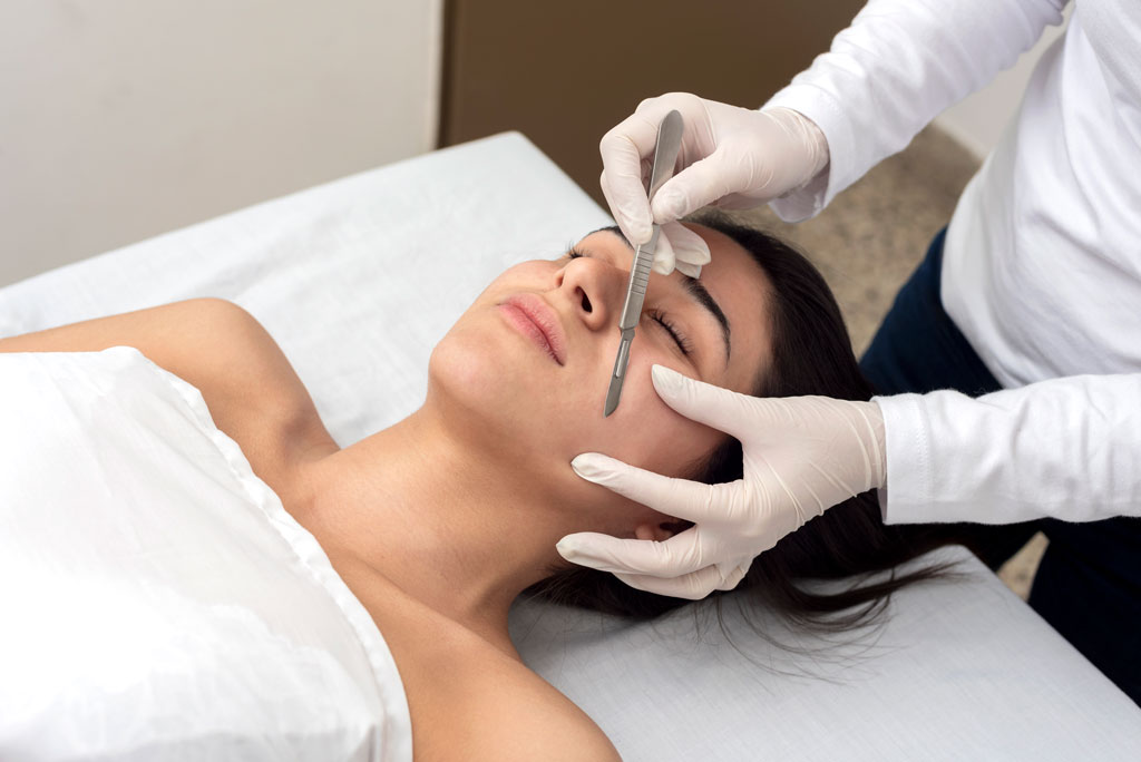 15 Key Benefits Of Dermaplaning For Your Skin