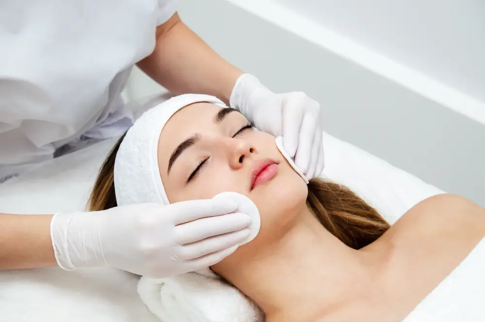 facial-beauty-treatment-beautician