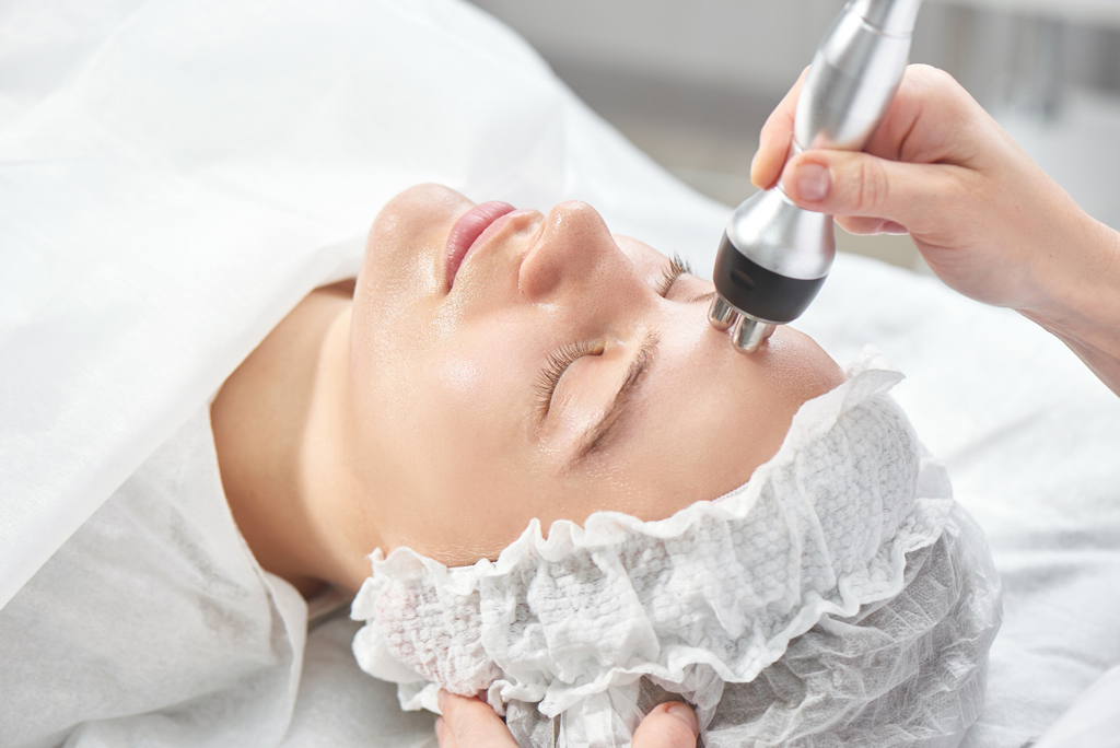 Fountain Of Youth Lift: Achieve A Radiant Complexion With Radiofrequency And HIFES Technologies