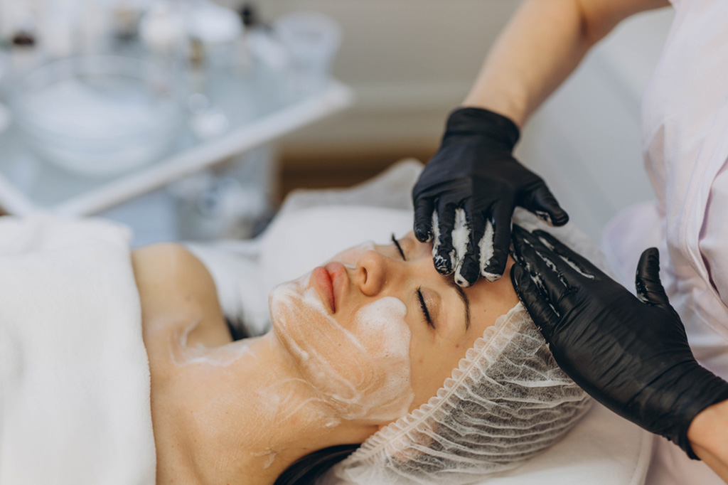 The Red Carpet Lift: Achieve Hydration, Skin Tightening, And Instant Radiance